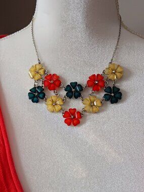 Vintage Rhinestone Center Flower Necklace